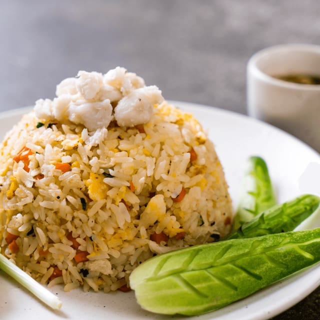 60. Cơm Chiên Cua – Crab Meat Fried Rice.